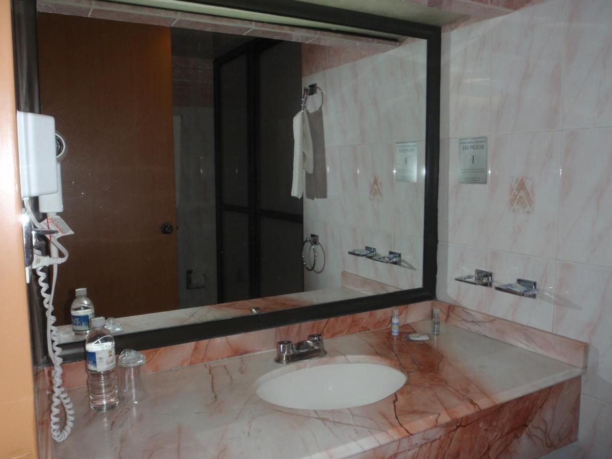 Hotel Plaza Las Fuentes San Juan San Juan Cuautlancingo الغرفة الصورة