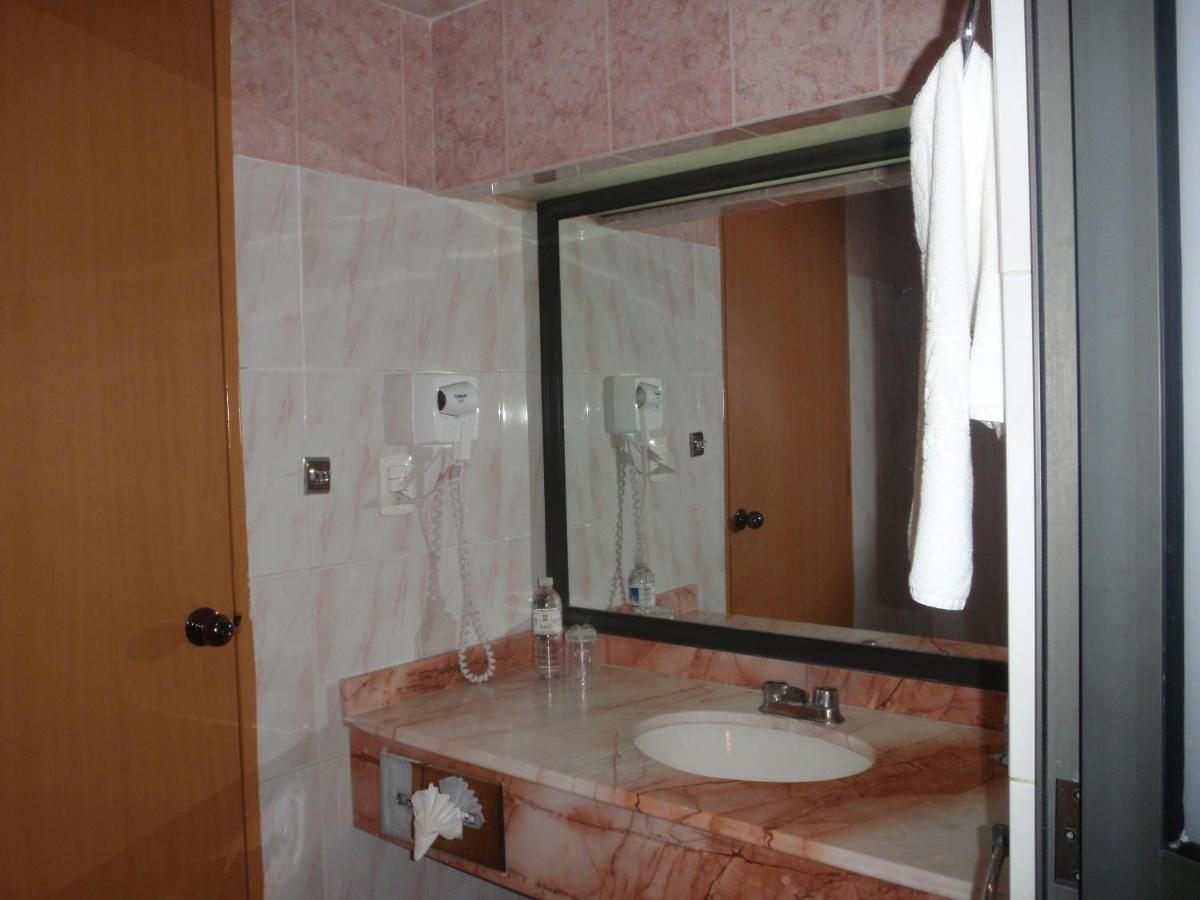 Hotel Plaza Las Fuentes San Juan San Juan Cuautlancingo المظهر الخارجي الصورة