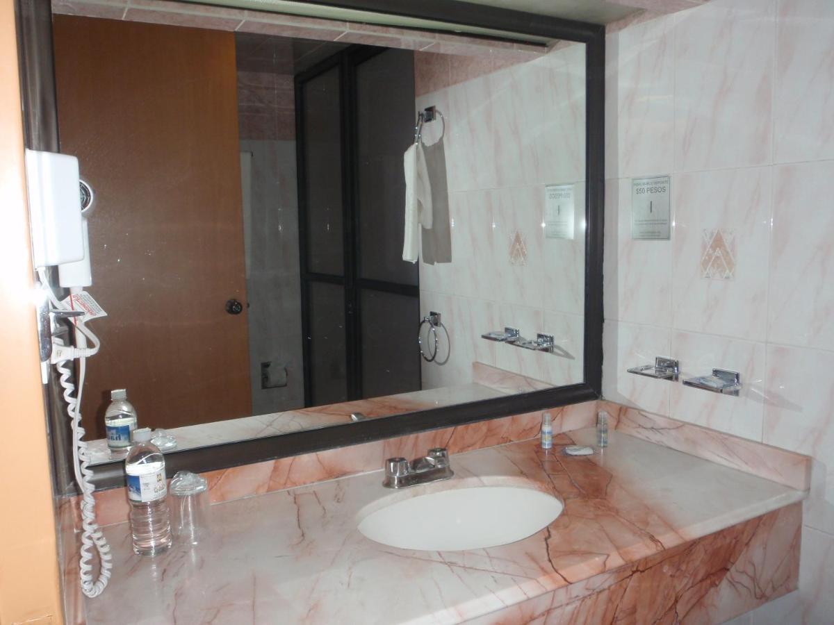 Hotel Plaza Las Fuentes San Juan San Juan Cuautlancingo الغرفة الصورة