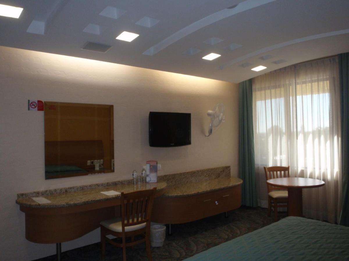 Hotel Plaza Las Fuentes San Juan San Juan Cuautlancingo المظهر الخارجي الصورة